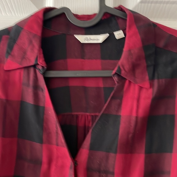 Deep V crisscross plaid top. - Picture 2 of 5